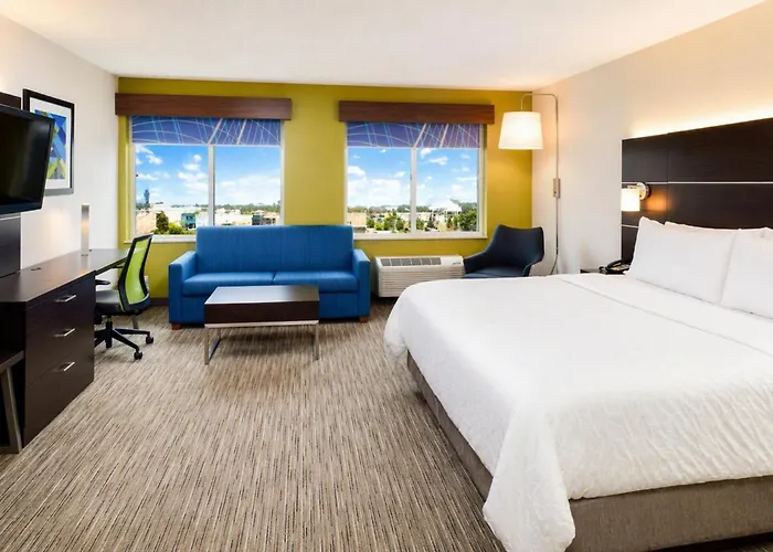 Holiday Inn Express Wixom By Ihg